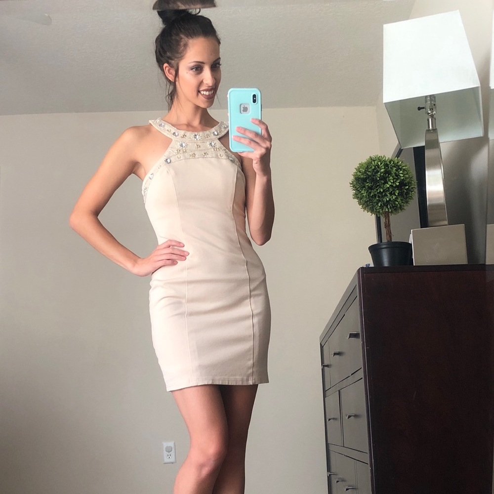 ⭐️STUNNING Nude dress with Beaded/Sequined neck⭐️